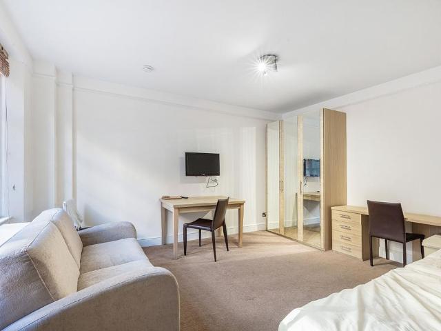 Upper Woburn Place, London, WC1H Studio to rent £1,850 pcm £427 pw