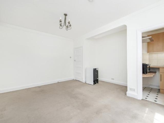 Upper Woburn Place, London, WC1H Studio to rent £1,850 pcm £427 pw