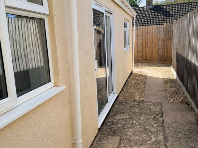 Upper Astrop Road, Kings Sutton. Studio to rent £875 pcm £202 pw