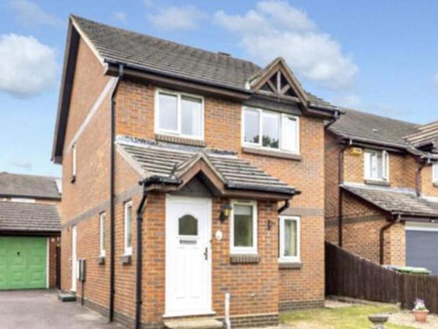 Upper Barn Copse, Eastleigh SO50 3 bed detached house to rent £1,700 pcm £392 pw