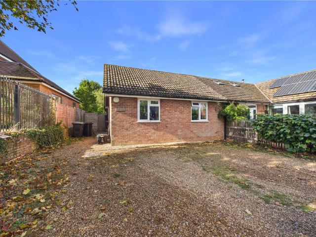 Upper Basildon, Reading, Berkshire RG8, 2 bed bungalow to rent, £1,300 pcm | PrimeLocation