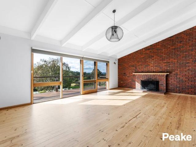 Upper Beaconsfield Renovated Beauty