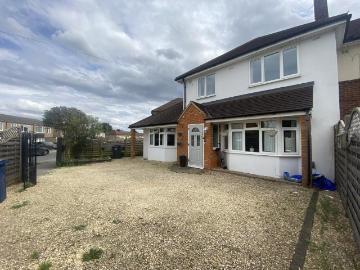 Upper Belmont Road, Chesham, HP5 4 bed semi detached house to rent £2,300 pcm £531 pw