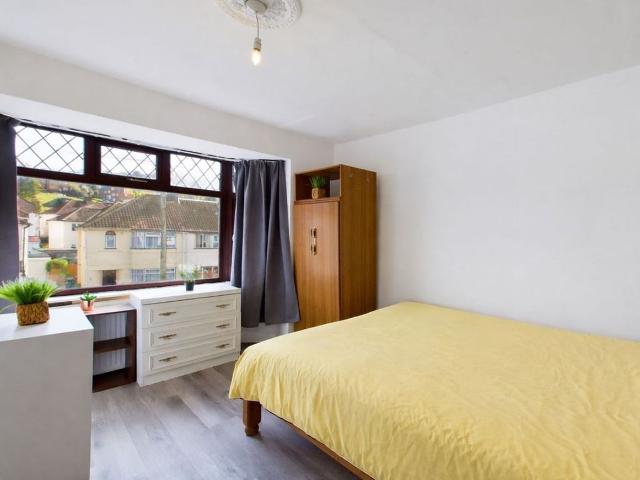 Upper Bevendean Avenue, Master BN2, 5 bed semi detached house to rent, £2,698 pcm | PrimeLocation