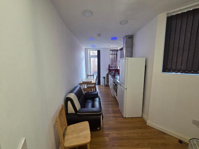Upper Bond Street, Hinckley LE10, Studio to rent, £1,200 pcm | PrimeLocation