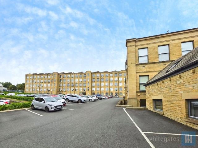 Upper Blakeridge Lane, Batley, West Yorkshire WF17, 1 bed flat to rent, £695 pcm | PrimeLocation
