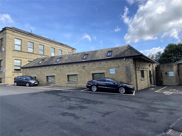 Upper Blakeridge Lane, Batley, West Yorkshire WF17, 1 bed flat to rent, £800 pcm | PrimeLocation