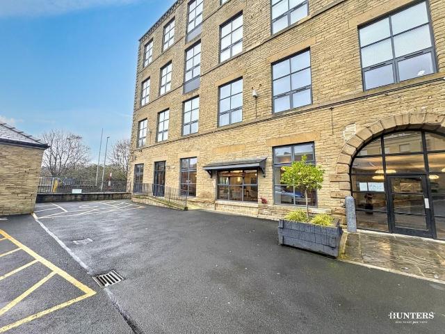 Upper Blakeridge Lane, Batley WF17, 1 bed flat to rent, £800 pcm | PrimeLocation
