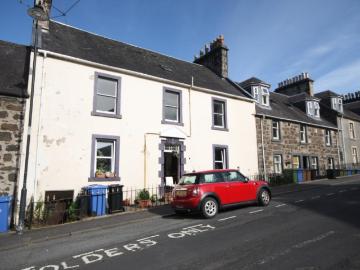 Upper Bridge Street, Stirling Town. 5 bed flat to rent £2,750 pcm £635 pw