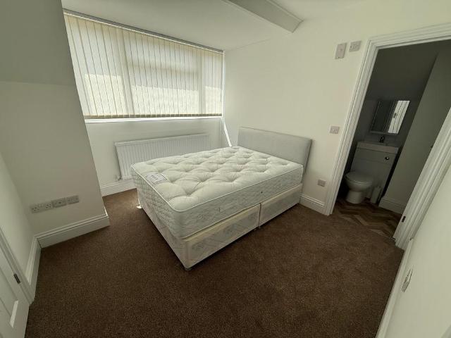 Upper Brighton Road, Lancing BN15 1 bed in a house share to rent £825 pcm £190 pw