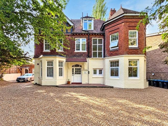Upper Brighton Road, Surbiton KT6, Studio to rent, £1,200 pcm | PrimeLocation