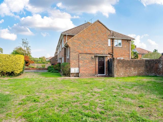 Upper Brighton Road, Worthing, West Sussex BN14, 2 bed detached house to rent, £1,400 pcm | PrimeLocation