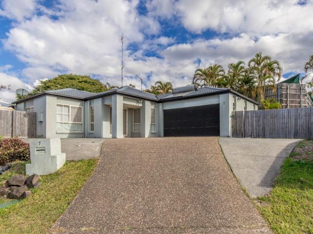 Upper Coomera, 4 Bed, 2 Bath, Double Garage and somewhere to park the boat!