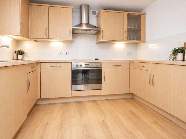 Upper College Street, Nottingham NG1, 2 bed flat to rent, £1,050 pcm | PrimeLocation