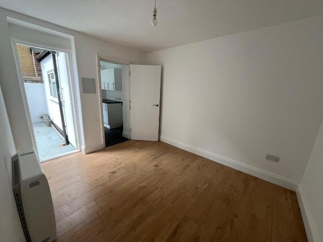 Upper Clapton Road, London E5, 1 bed flat to rent, £1,400 pcm | PrimeLocation