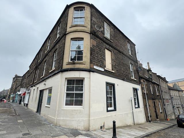 Upper Craigs, Stirling FK8 9 bed flat to rent £6,570 pcm £1,516 pw