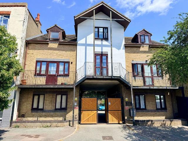 Upper Dane Road, Margate, CT9 1 bed apartment to rent £800 pcm £185 pw