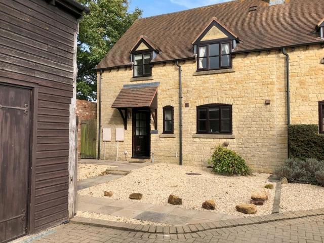 Upper End Court, Bretforton, WR11 3 bed end of terrace house to rent £1,450 pcm £335 pw