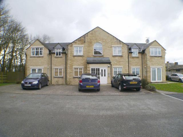 Upper Fawth Close, Queensbury, Bradford BD13, 2 bed flat to rent, £725 pcm | PrimeLocation