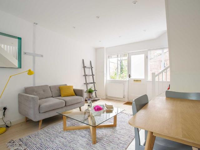 Upper Fisher Row, Central Oxford OX1, 1 bed detached house to rent, £2,750 pcm | PrimeLocation