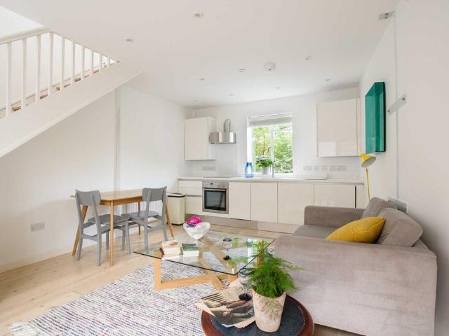 Upper Fisher Row, Central Oxford 1 bed detached house to rent £2,750 pcm £635 pw