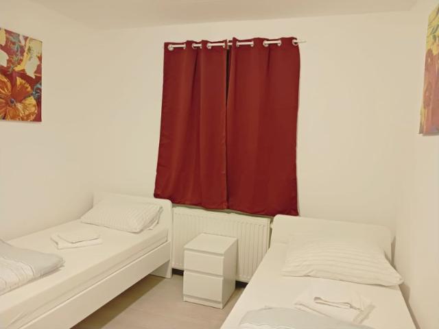 Upper floor, 2 room, 4 bed furnished, suitable for sharing, near Waterfront 28237 Bremen Bremen Amsterdam Apartments for Rent