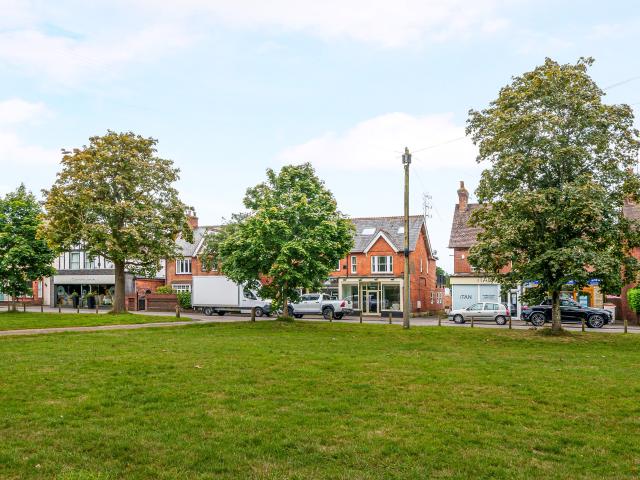 Upper Floor Flat 226 High Street 226 High Street, Cranleigh 2 bedrooms Property for lettings Seymours