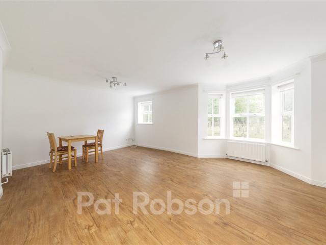 Upper Floor Flat/Apartment Property to let Regency Court, Newcastle Upon Tyne £1,200pcm Pat Robson