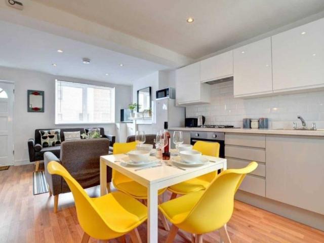 Upper Gardner Street, Brighton 3 bed house to rent £2,995 pcm £691 pw