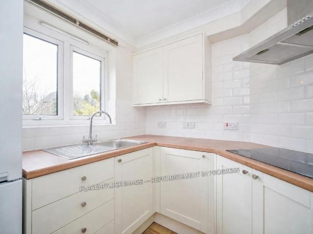 Upper Gordon Road, Camberley GU15, 1 bed flat to rent, £1,200 pcm | PrimeLocation