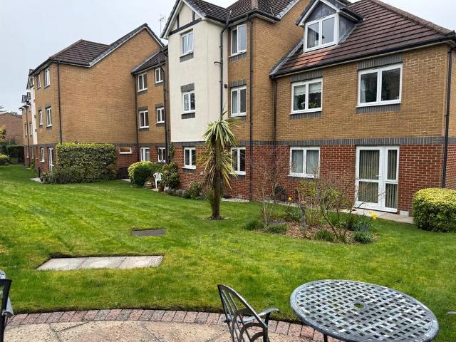 Upper Gordon Road, Camberley, GU15 1 bed property to rent £1,200 pcm £277 pw