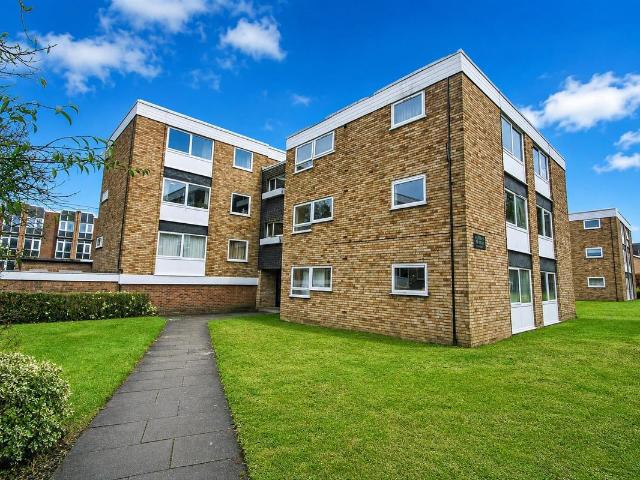 Upper Gordon Road, Camberley GU15, 2 bed flat to rent, £1,350 pcm | PrimeLocation