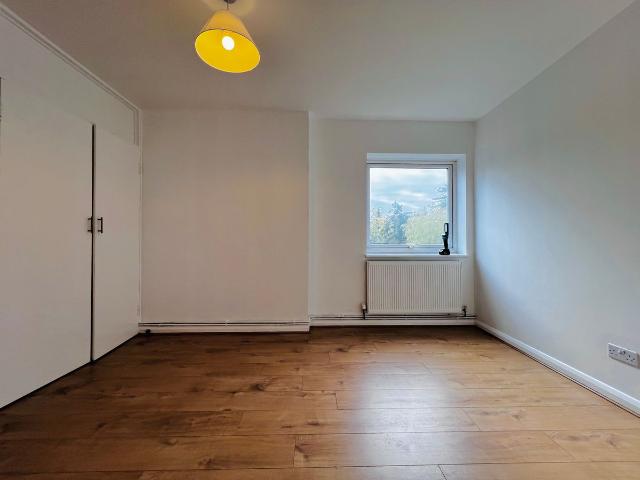 Upper Gordon Road, Camberley GU15, 2 bed flat to rent, £1,395 pcm | PrimeLocation