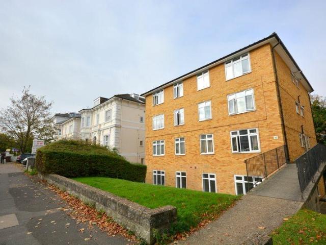 Upper Grosvenor Road, Tunbridge Wells. 1 bed flat to rent £995 pcm £230 pw