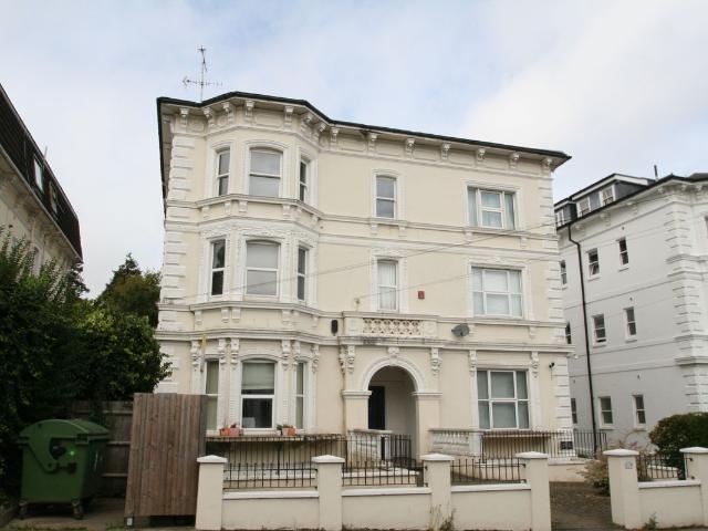 Upper Grosvenor Road, Tunbridge Wells TN1, 1 bed flat to rent, £1,100 pcm | PrimeLocation