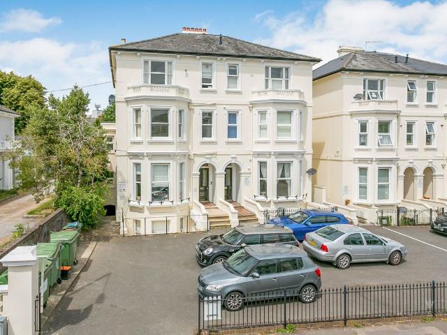 Upper Grosvenor Road, Tunbridge Wells TN1, 2 bed flat to rent, £1,500 pcm | PrimeLocation