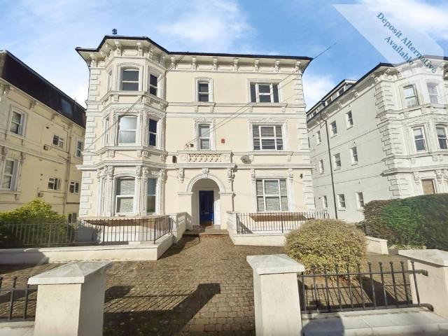 Upper Grosvenor Road Tunbridge Wells TN1 2 bed flat to rent £1,800 pcm £415 pw