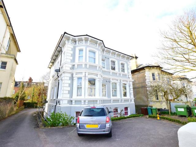 Upper Grosvenor Road, Kent TN1 Studio to rent £800 pcm £185 pw