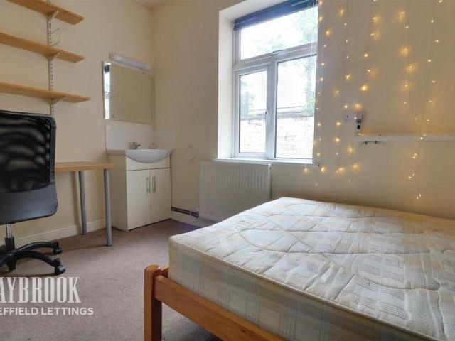 Upper Hanover Street, Sheffield 1 bed in a house share to rent £450 pcm £104 pw