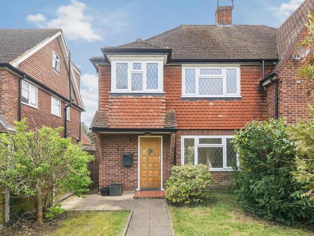 Upper Halliford Road, Shepperton, TW17 3 bed semi detached house £1,850 pcm £427 pw