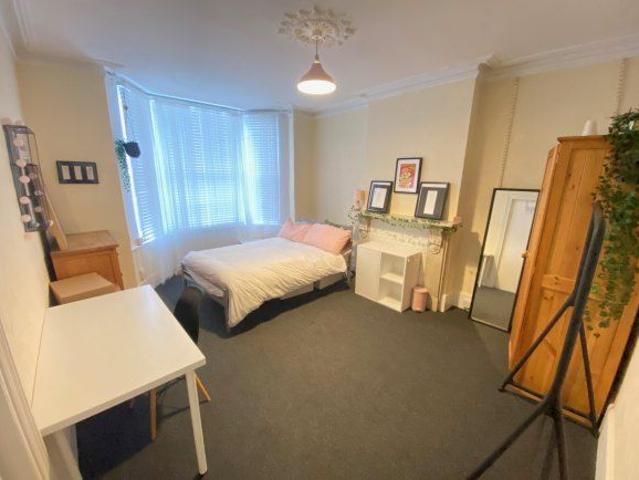 Upper High Street, Epsom, Surrey KT17, 7 bed shared accommodation to rent, £810 pppm | PrimeLocation