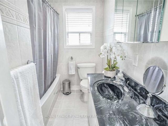 Upper Level 8 Mcculla Avenue, Brampton
