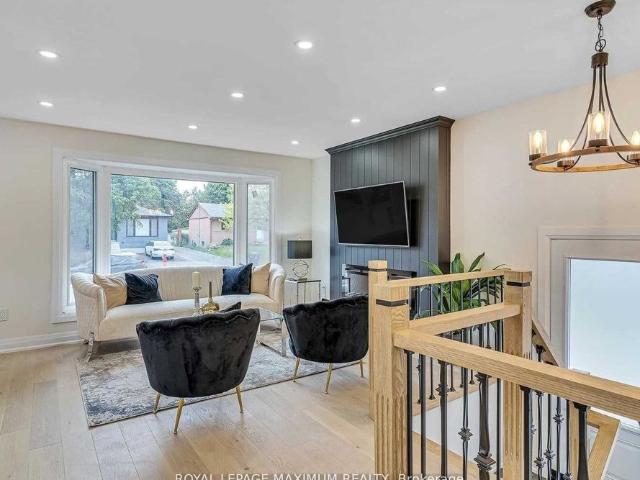 Upper Level 8 Lawrence Crescent, Brampton