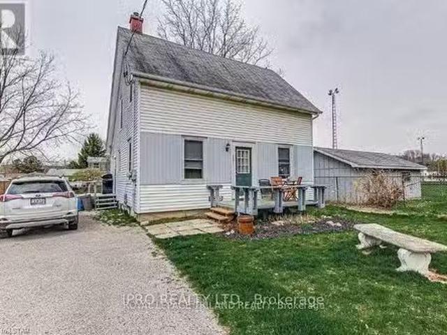 Upper Level 332 Colborne Street, Central Elgin, ON, N5L 1B3.