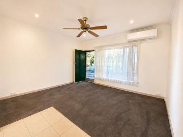 Upper Level Unit in a Prime Location