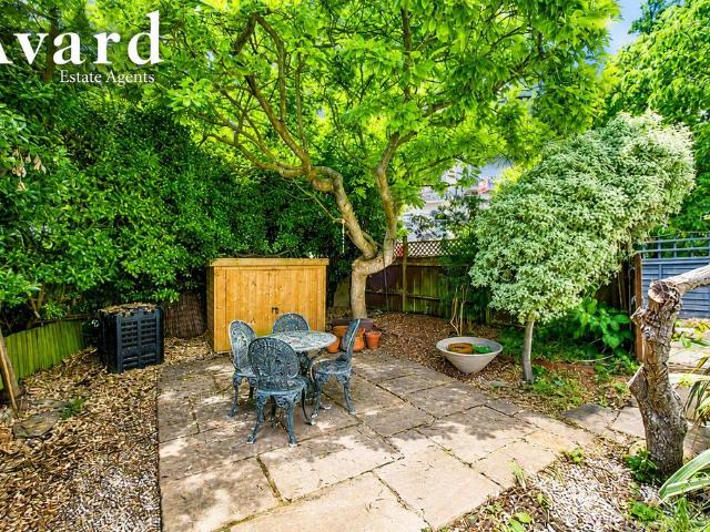 Upper Lewes Road, Brighton BN2 1 bed flat to rent £1,400 pcm £323 pw