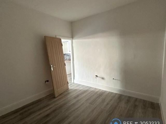 Upper Lichfield St, Willenhall, WV13 1 bed flat to rent £850 pcm £196 pw