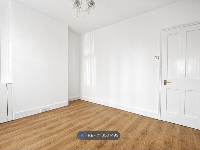 Upper Luton Road, Chatham ME5, 2 bed terraced house to rent, £1,125 pcm | PrimeLocation