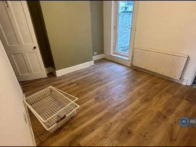 Upper Luton Road, Chatham, ME5 2 bed terraced house to rent £1,200 pcm £277 pw