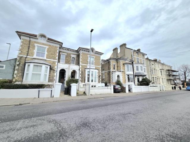 Upper Maisonette, Southsea, PO5 1 bed in a house share to rent £525 pcm £121 pw
